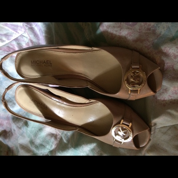 Heels - Picture 2 of 3